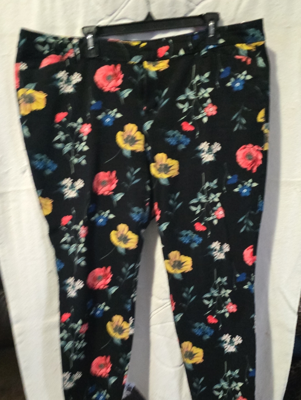 Women's Black Floral Print Straight Pants